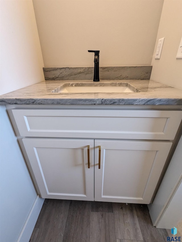 interior details with dark wood-type flooring and sink