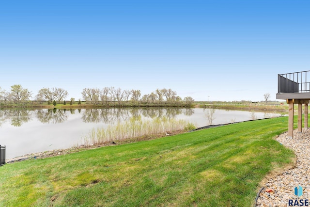 view of yard featuring a water view