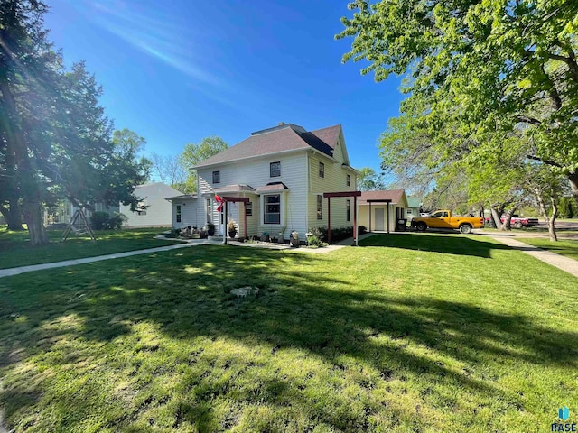 view of front of house featuring a front yard