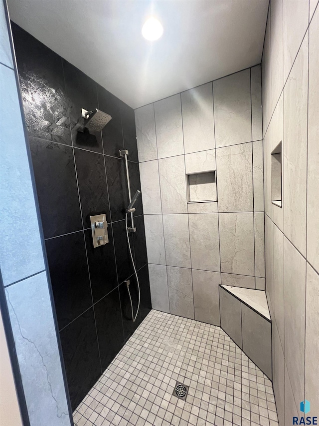 bathroom featuring a tile shower