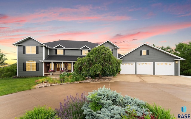 view of front of house featuring a yard