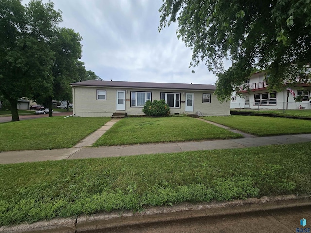 single story home featuring a front lawn