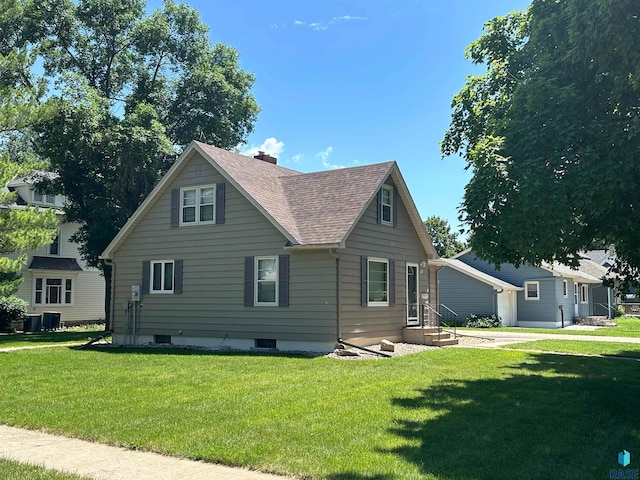 view of front facade featuring a front lawn