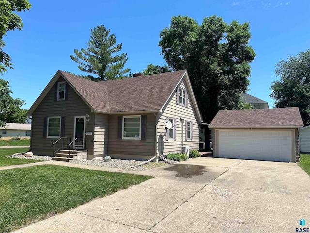 view of front of property featuring a front yard