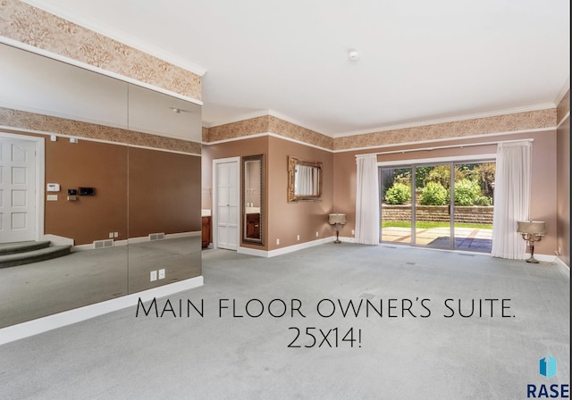 empty room featuring ornamental molding and carpet flooring