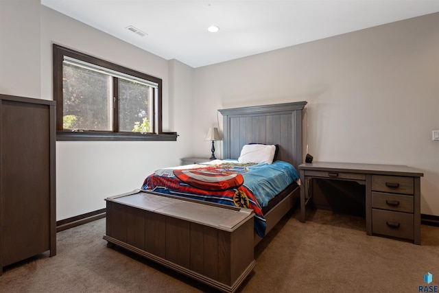 bedroom with carpet flooring