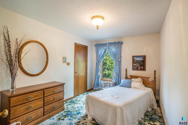 bedroom featuring carpet and a textured ceiling