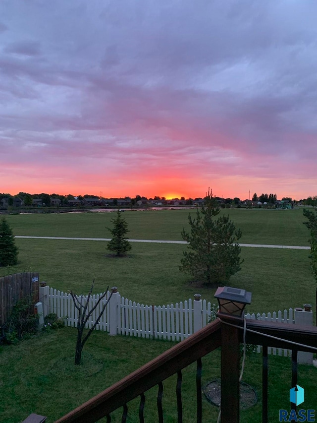 view of yard at dusk