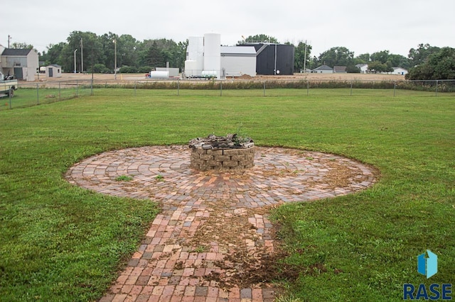 view of yard featuring fence and a fire pit