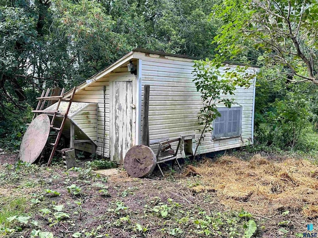 view of outdoor structure with central AC