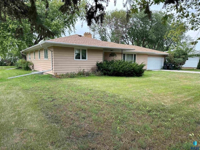 view of front facade with a garage and a front yard