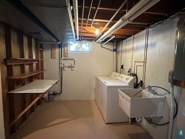 washroom featuring sink and washer and clothes dryer