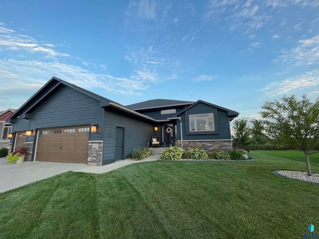 view of front facade with a garage and a front yard