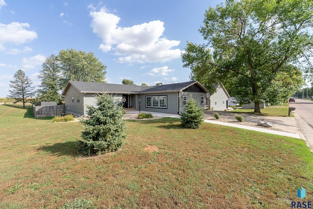 ranch-style home featuring a front yard