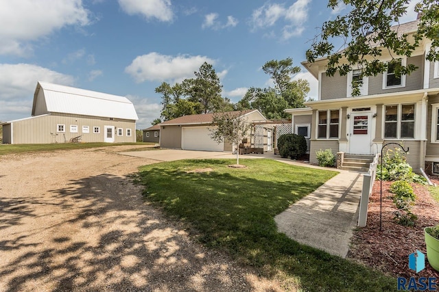 view of yard with an outbuilding and a garage