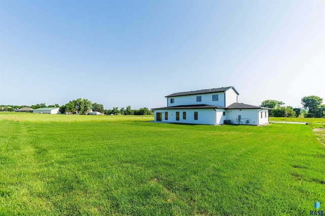 view of front of house with a front yard