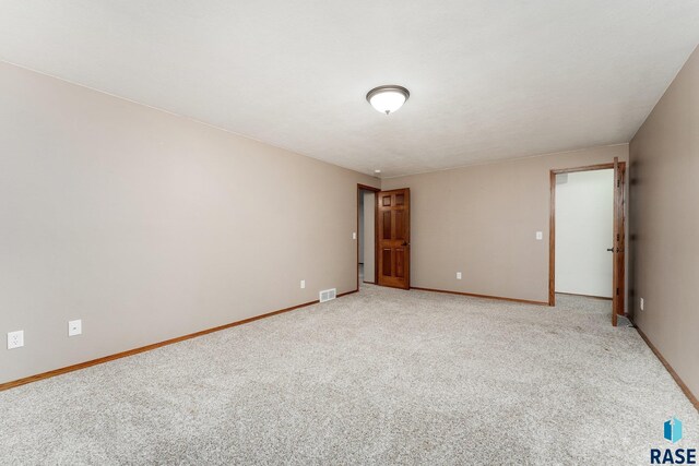 unfurnished room featuring carpet floors