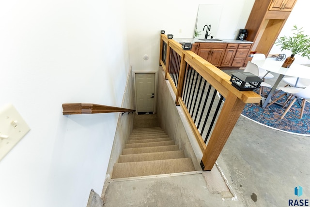 staircase featuring concrete flooring