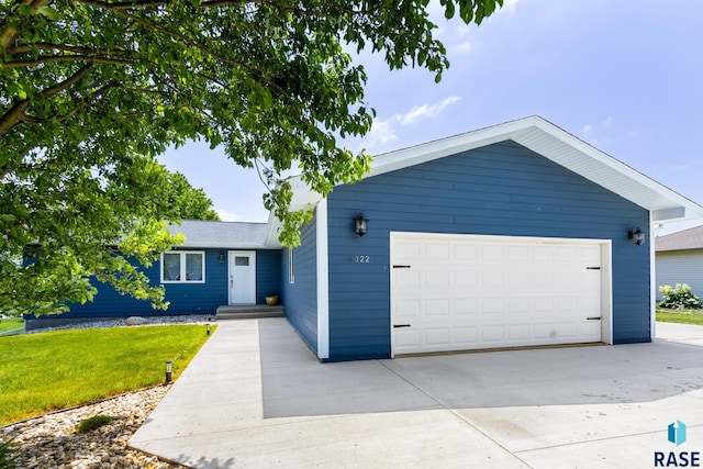 ranch-style house featuring a front lawn and a garage