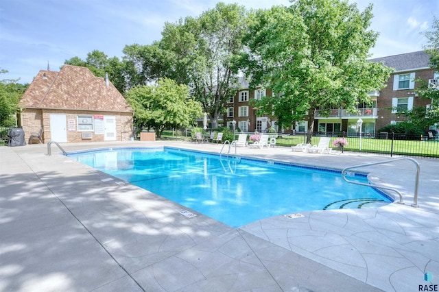 view of swimming pool featuring a patio