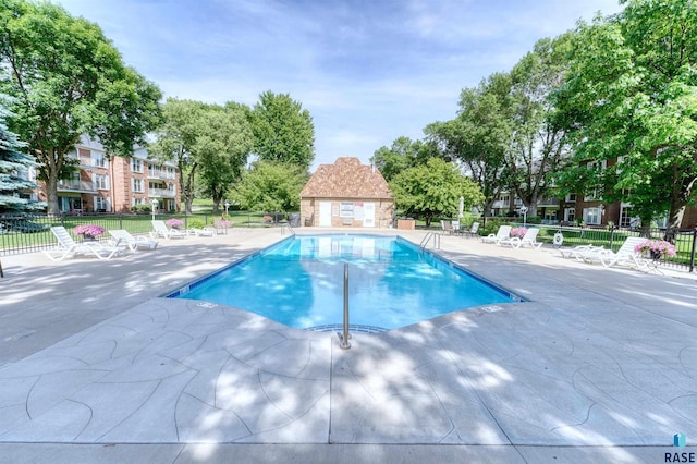 view of swimming pool featuring a patio