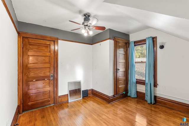 unfurnished bedroom featuring lofted ceiling, light hardwood / wood-style floors, and ceiling fan