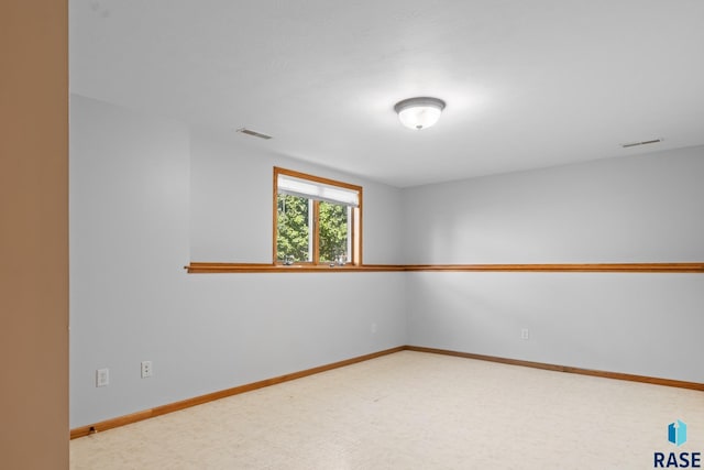 unfurnished room with visible vents and baseboards