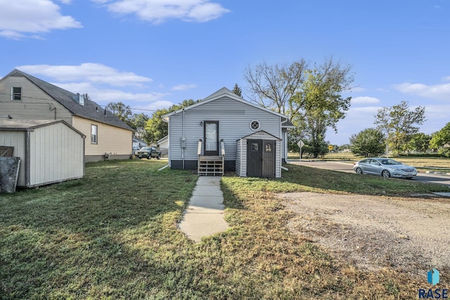 1512 W 7th St, Sioux Falls, SD 57104 - exterior space featuring a front yard, an outbuilding, and a storage unit