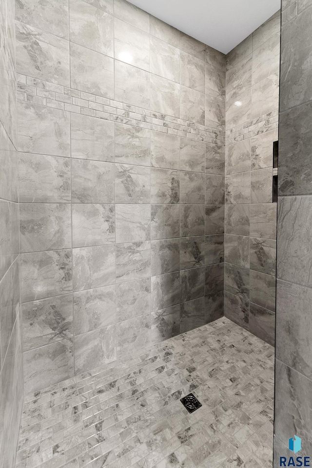 bathroom with a tile shower