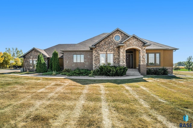 view of front of home featuring a front yard