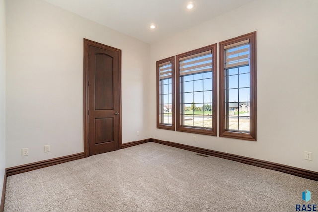 unfurnished room featuring carpet