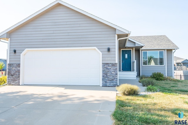 view of front of house featuring a front yard and a garage