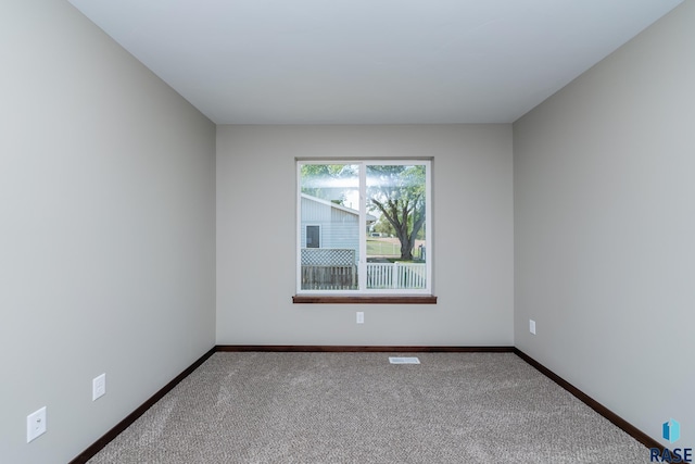 unfurnished room featuring carpet