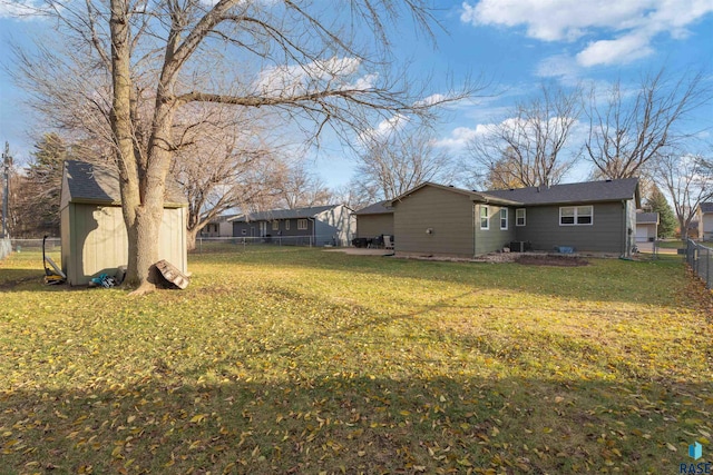 view of yard featuring a storage unit