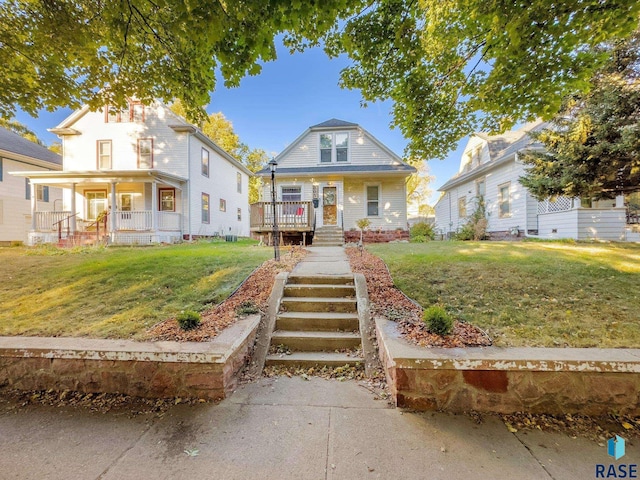 view of front of home featuring a porch and a front lawn