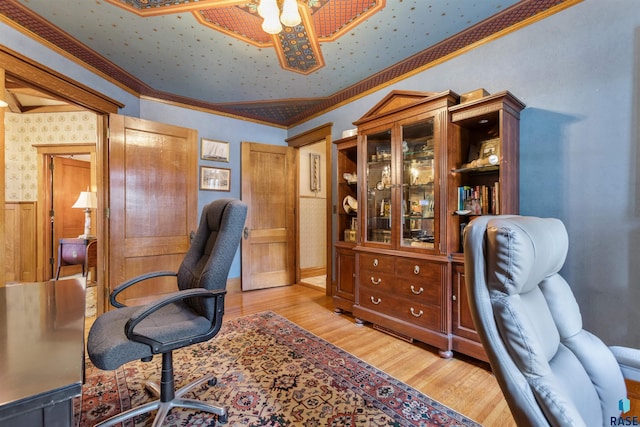 office featuring light hardwood / wood-style floors, ornamental molding, and ceiling fan