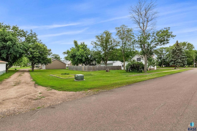 exterior space featuring a front yard