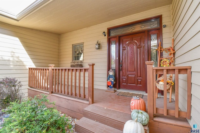 property entrance featuring a porch