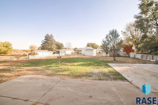 view of yard featuring a patio