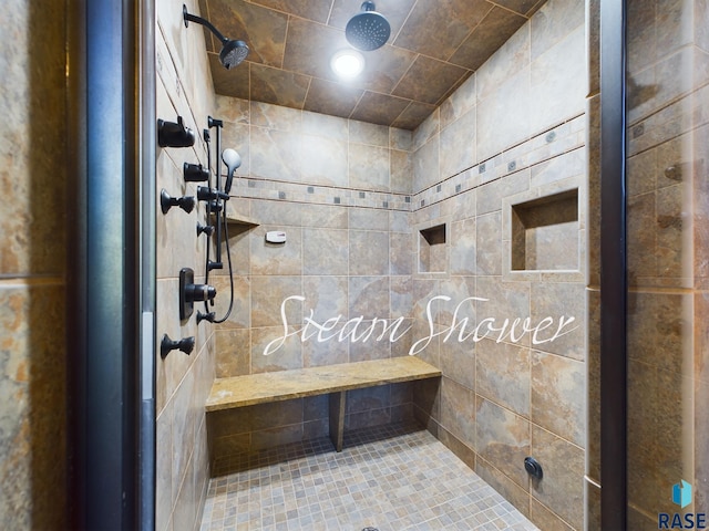 bathroom featuring a tile shower