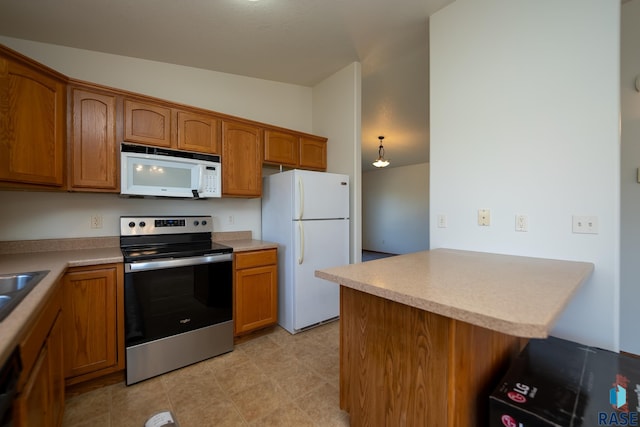 kitchen featuring kitchen peninsula, white appliances, decorative light fixtures, and a breakfast bar