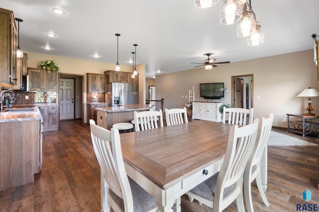 dining room featuring sink, dark wood-type flooring, and ceiling fan