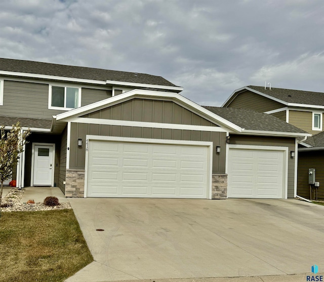 view of front facade with a garage