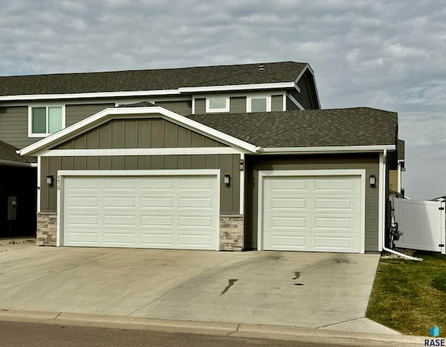 view of front facade featuring a garage