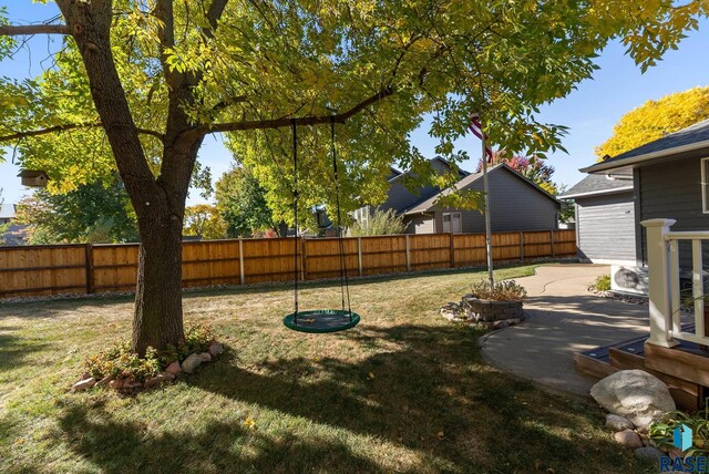 view of yard with a patio