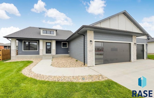 view of front of property featuring a front lawn and a garage