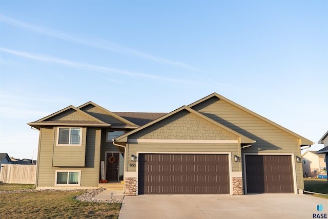 view of front facade featuring a garage