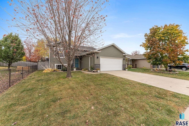 view of front of house featuring a front yard and a garage