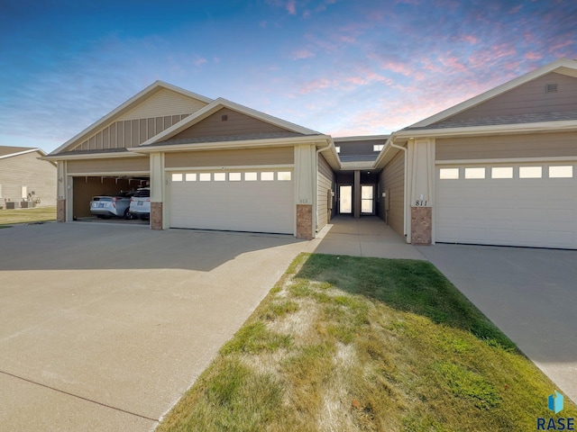 view of front facade with a garage