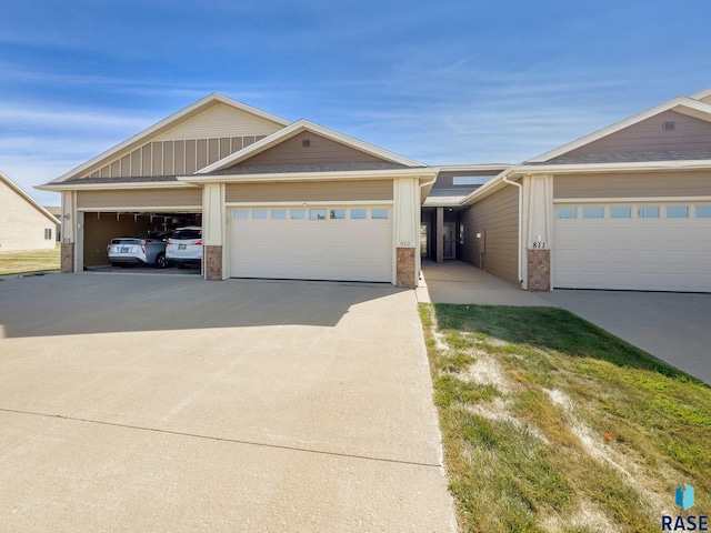 view of front facade with a garage